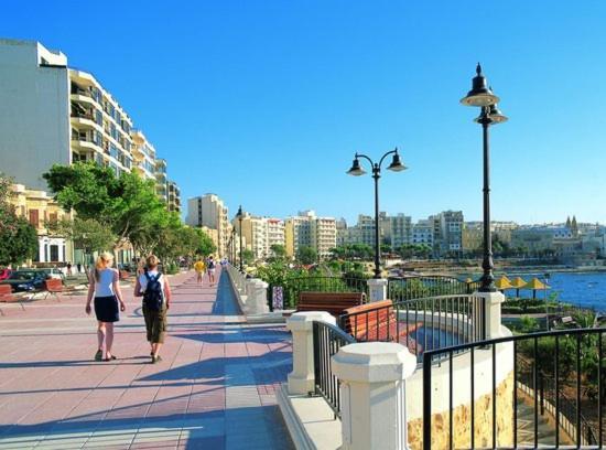 Chic 2Br Penthouse Steps From The Promenade Daire Sliema Dış mekan fotoğraf